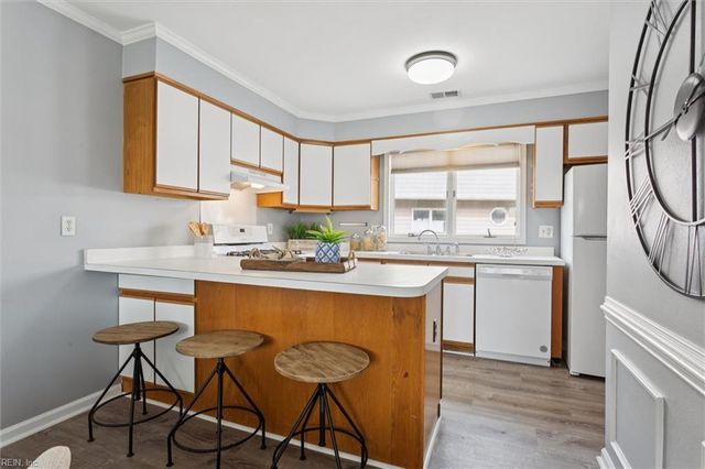 824 W Ocean View Ave Apt J, Norfolk, VA 23503