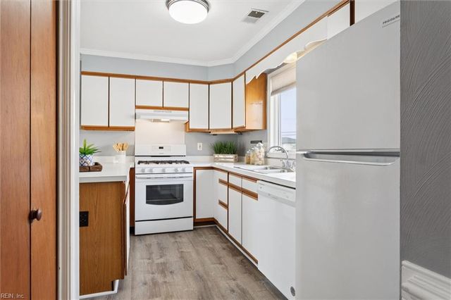 824 W Ocean View Ave Apt J, Norfolk, VA 23503