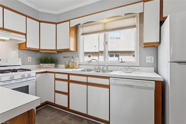 824 W Ocean View Ave Apt J, Norfolk, VA 23503