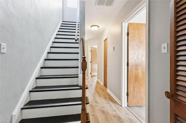 824 W Ocean View Ave Apt J, Norfolk, VA 23503