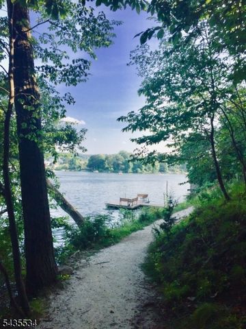 7 Woodbine Ln, Sparta Twp., NJ 07871