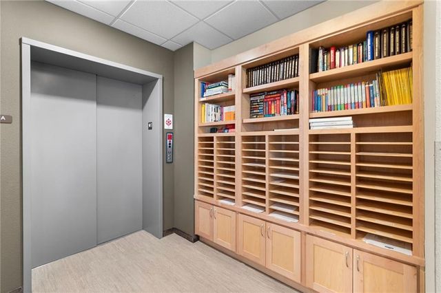 2651 NW Barry Road 108, Kansas City, MO 64154