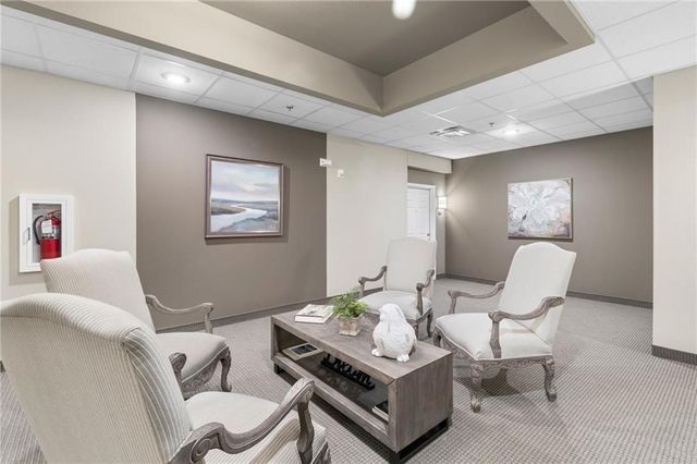 2651 NW Barry Road 108, Kansas City, MO 64154