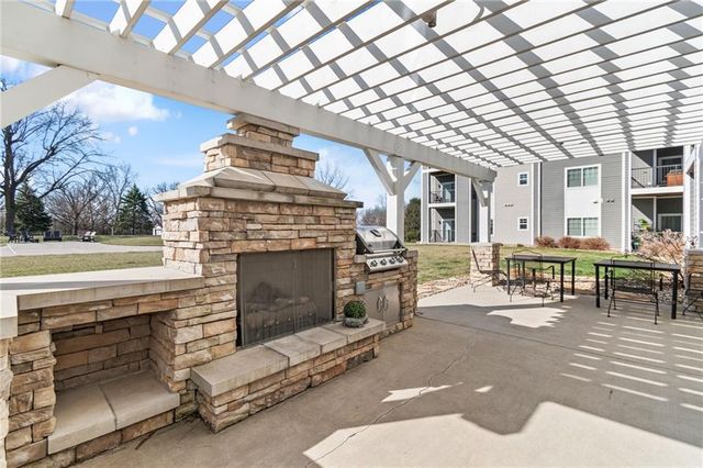 2651 NW Barry Road 108, Kansas City, MO 64154