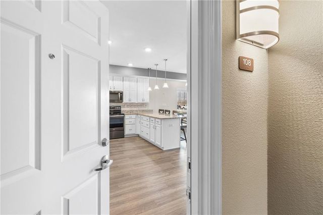 2651 NW Barry Road 108, Kansas City, MO 64154