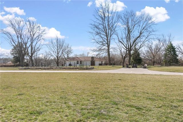 2651 NW Barry Road 108, Kansas City, MO 64154