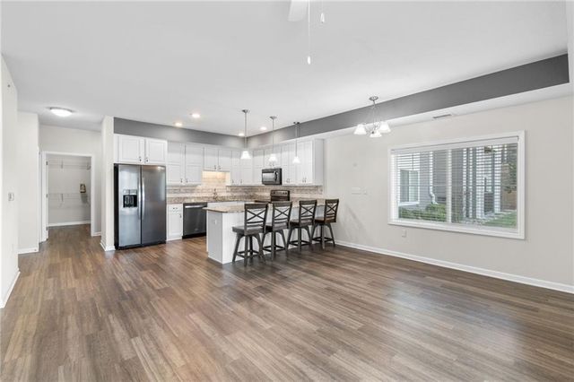 2651 NW Barry Road 108, Kansas City, MO 64154