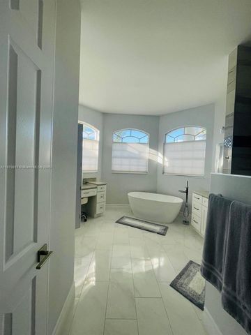 8268 SOUTHWIND BAY, Fort Myers, FL 33908