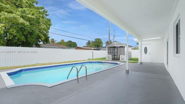 105 NE 213th St, Miami Gardens, FL 33179