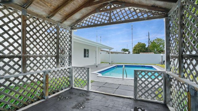 105 NE 213th St, Miami Gardens, FL 33179