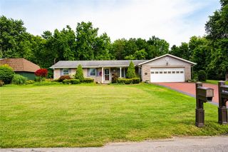 1092 Williams Dr, Washington Twp, PA 15012