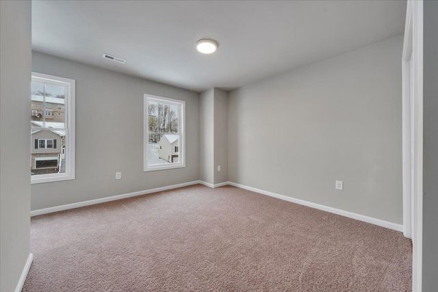 208 WEXFORD ST, Staunton, VA 24401