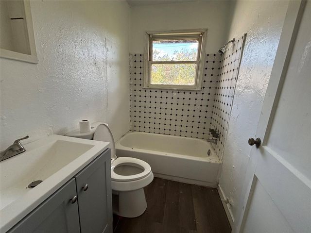 612 Winding Way Street, Lake Jackson, TX 77566