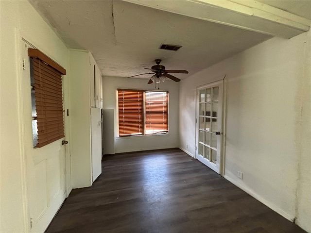612 Winding Way Street, Lake Jackson, TX 77566