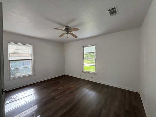 612 Winding Way Street, Lake Jackson, TX 77566