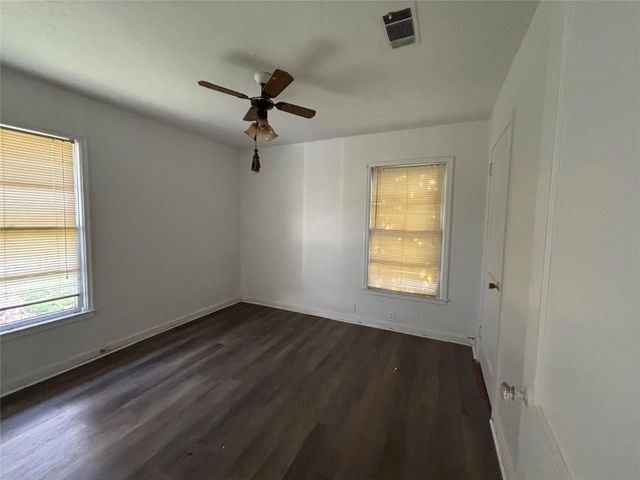 612 Winding Way Street, Lake Jackson, TX 77566