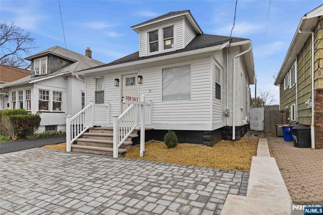 77 Lakeside Avenue, Pompton Lakes, NJ 07442