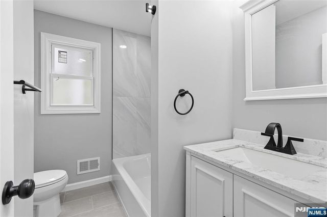 77 Lakeside Avenue, Pompton Lakes, NJ 07442