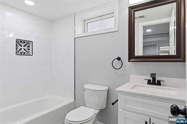 77 Lakeside Avenue, Pompton Lakes, NJ 07442