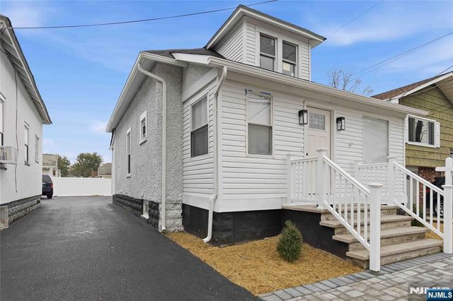 77 Lakeside Avenue, Pompton Lakes, NJ 07442