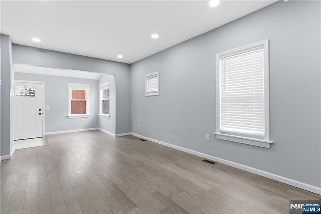 77 Lakeside Avenue, Pompton Lakes, NJ 07442