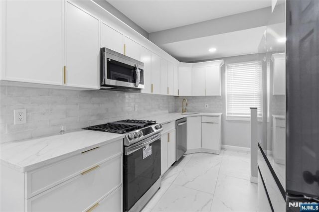 77 Lakeside Avenue, Pompton Lakes, NJ 07442