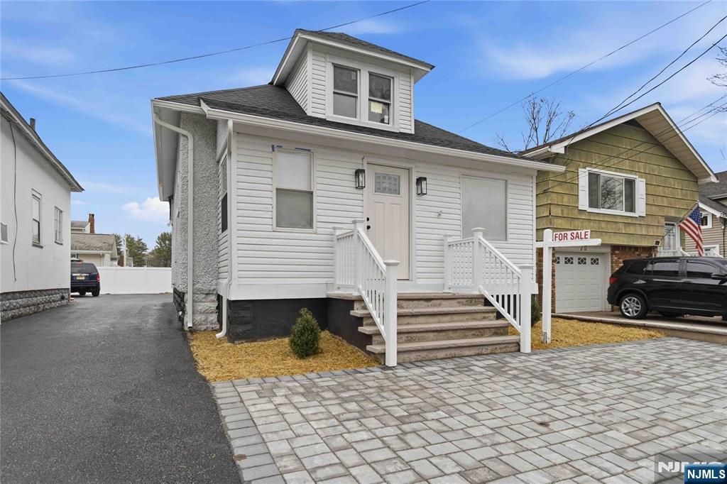 77 Lakeside Avenue, Pompton Lakes, NJ 07442