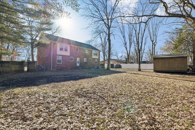 1421 Huntington Dr, Murfreesboro, TN 37130