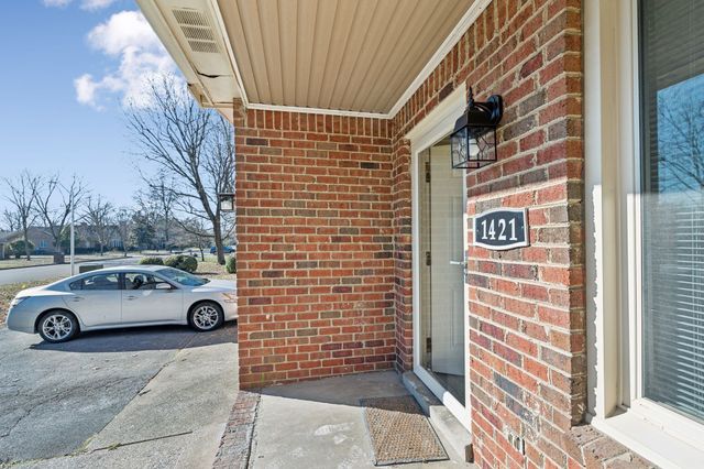 1421 Huntington Dr, Murfreesboro, TN 37130