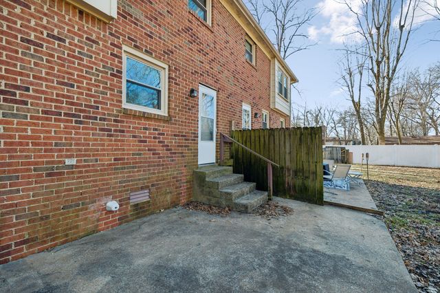 1421 Huntington Dr, Murfreesboro, TN 37130