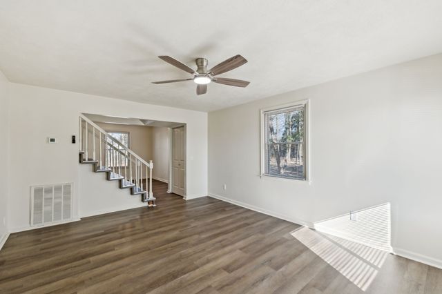 1421 Huntington Dr, Murfreesboro, TN 37130