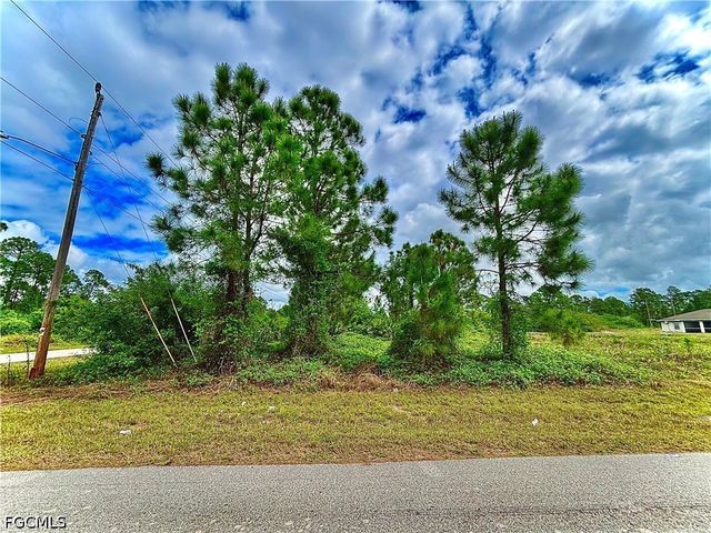 529 Osage, Lee, FL 33974