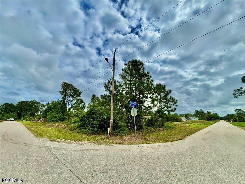 529 Osage, Lee, FL 33974