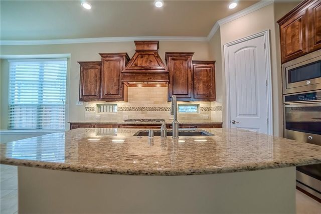 7124 Isle Royal Lane, Irving, TX 75063