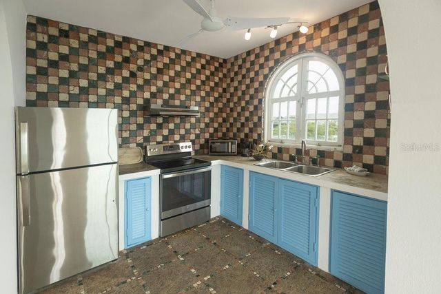 411 BRAVOS DE BOSTON, Vieques, PR 00765