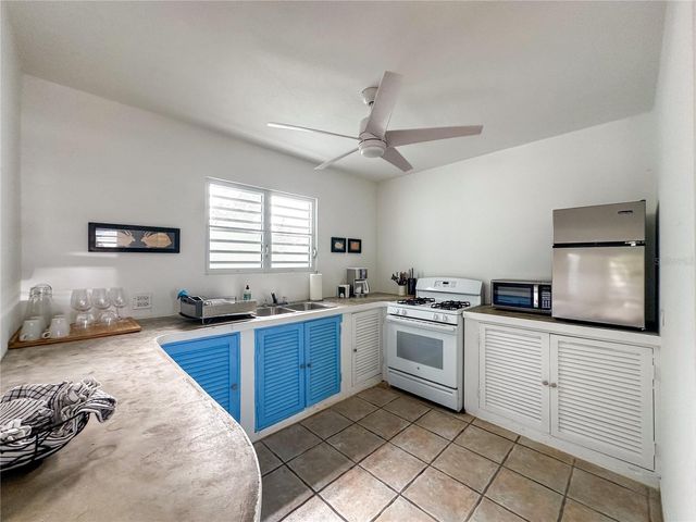 411 BRAVOS DE BOSTON, Vieques, PR 00765