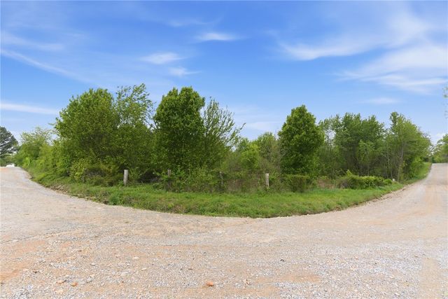 8778 Tycoon Road, Bentonville, AR 72713