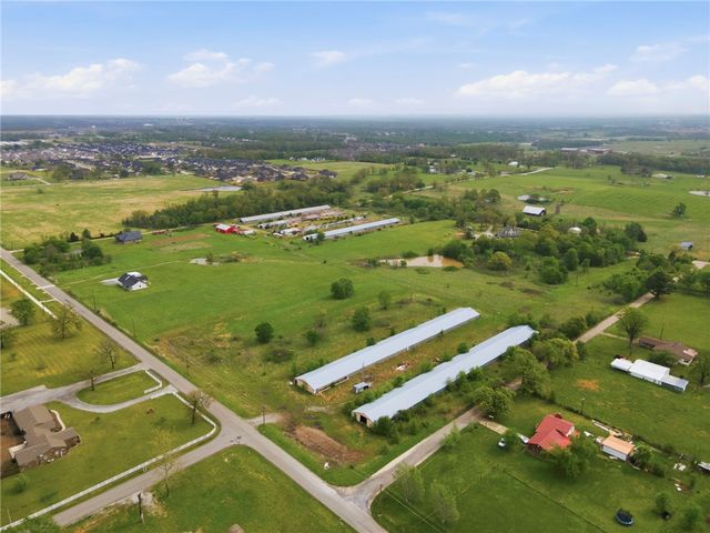 8778 Tycoon Road, Bentonville, AR 72713