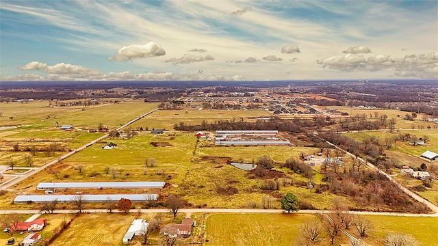 8778 Tycoon Road, Bentonville, AR 72713