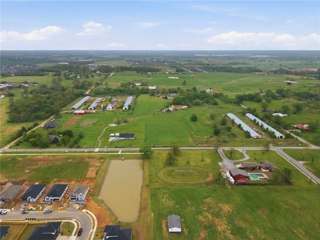8778 Tycoon Road, Bentonville, AR 72713