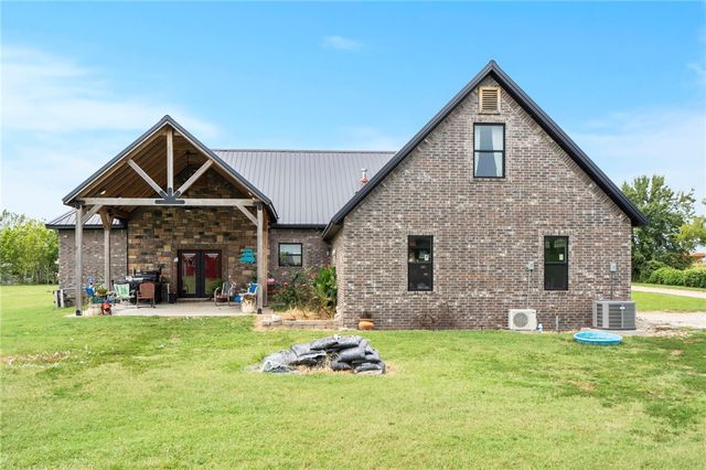 8778 Tycoon Road, Bentonville, AR 72713