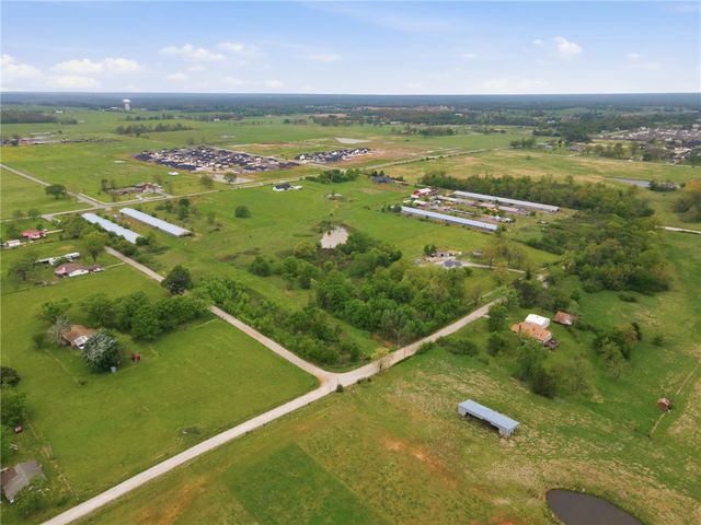 8778 Tycoon Road, Bentonville, AR 72713