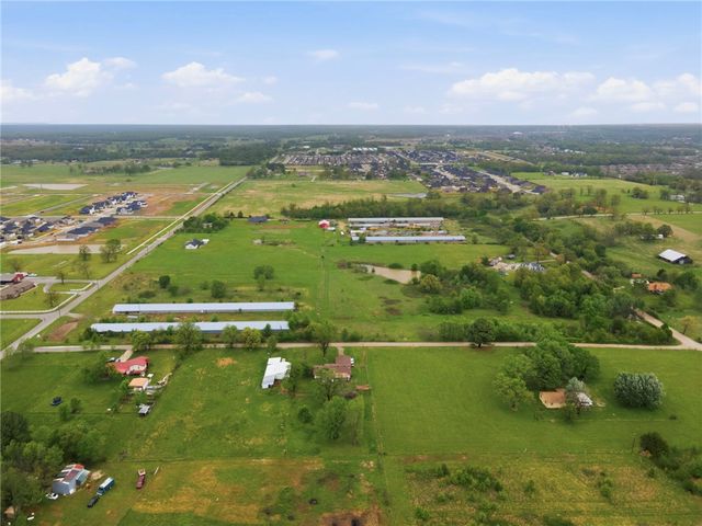 8778 Tycoon Road, Bentonville, AR 72713