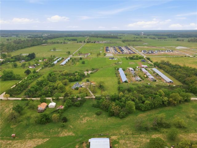 8778 Tycoon Road, Bentonville, AR 72713