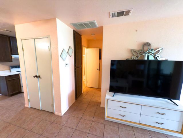 2809 N Los Felices Circle E 115, Palm Springs, CA 92262