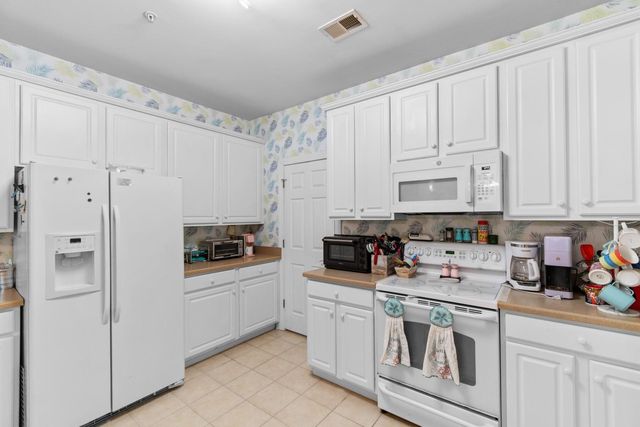 700 Pickering Dr Unit 202, Murrells Inlet, SC 29576