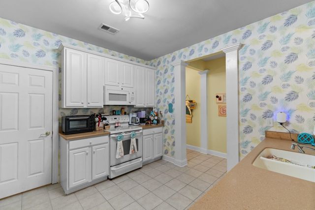 700 Pickering Dr Unit 202, Murrells Inlet, SC 29576