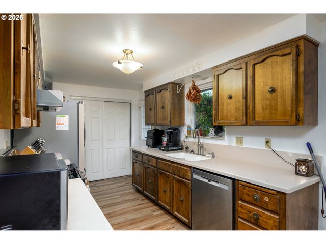 125 SUSAN St, Myrtle Creek, OR 97457