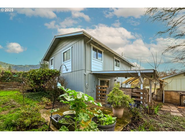 125 SUSAN St, Myrtle Creek, OR 97457