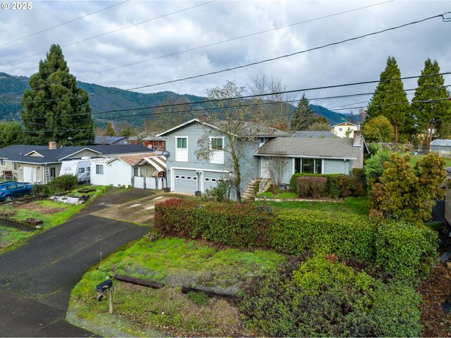 125 SUSAN St, Myrtle Creek, OR 97457